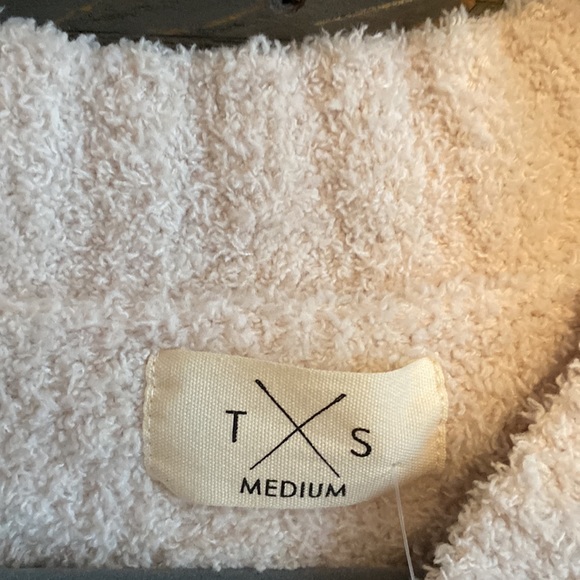 Sweater - Picture 2 of 4